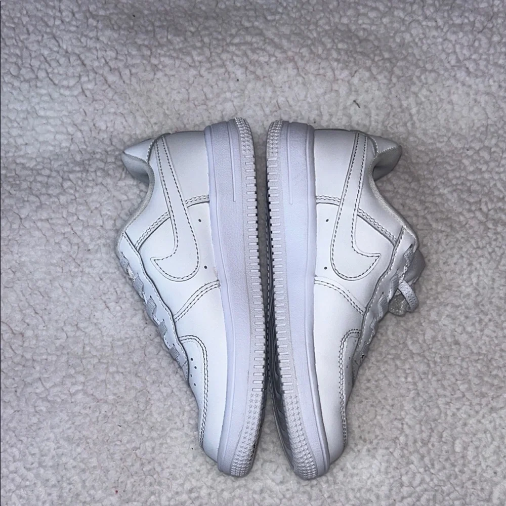 Nike White Sneakers Low-Top Leather Design
